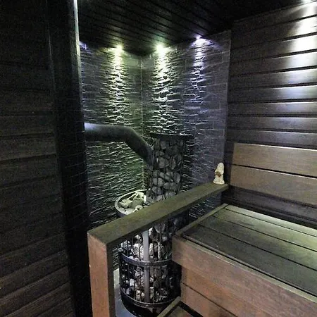 펜션 Paeaemaja Chalet 로바니에미