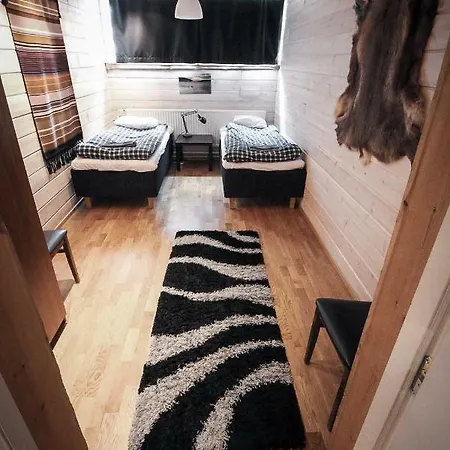 펜션 Paeaemaja Chalet 로바니에미